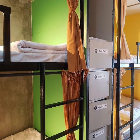 Yellow Flower Hostel Чианг Рай Екстериор снимка